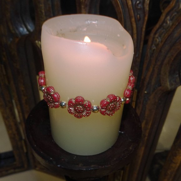 Handmade stretch bracelet with Czech anemone windflower design in six colors - Picture 10 of 14